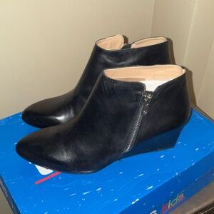Adrienne Vittadini Black Ankle Booties